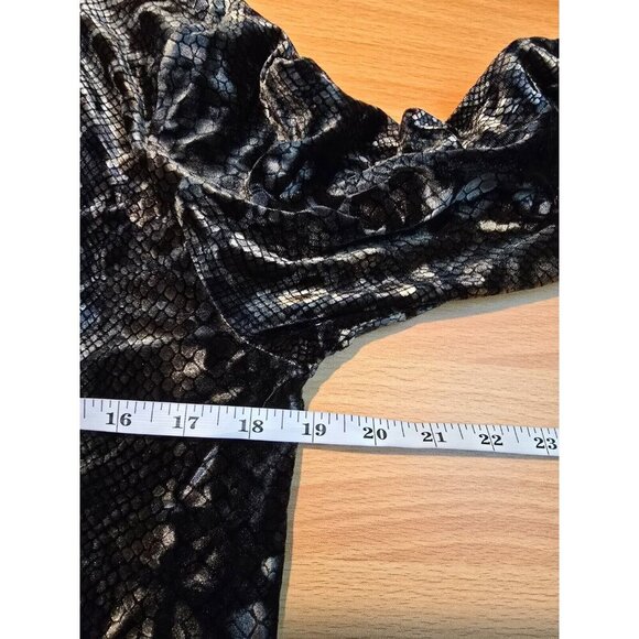 Chicos Design Blouse sz 1 M Snake Print Long Sleeve Velvet Soft Casual Stretch - Picture 4 of 9